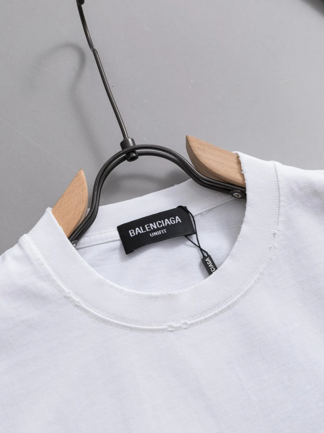 P100✨🔥 [BALENCIAGA] 2026FW short-sleeved T-shirt Premium 26s double yarn 300g fabric embroidery fraying process Color: Black White Red Size: S M L XL 2XL